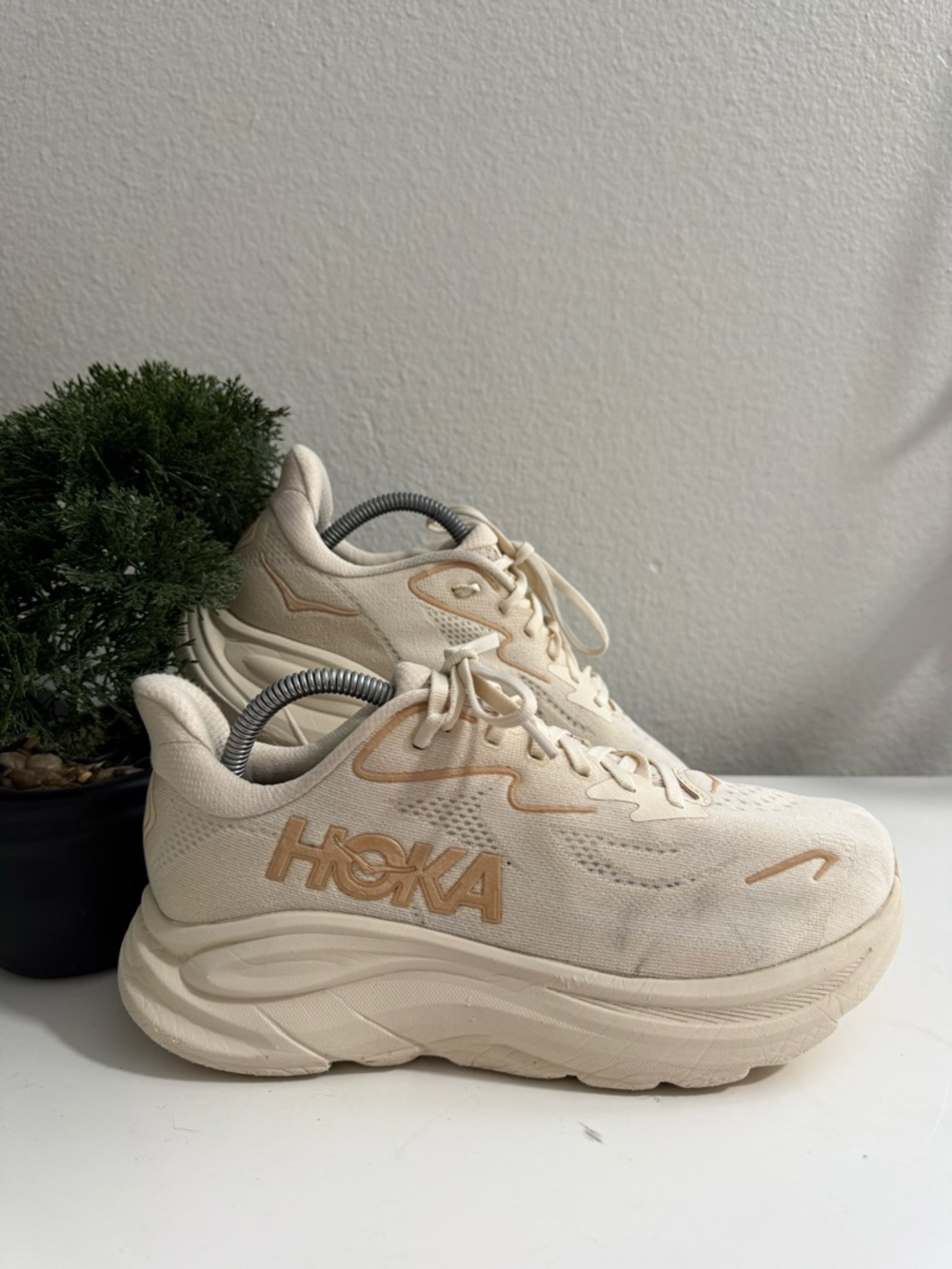 Hoka women size 9 Clifton 10 Athletic Shoes in Cream with Light Tan Accents - Picture 2 of 7